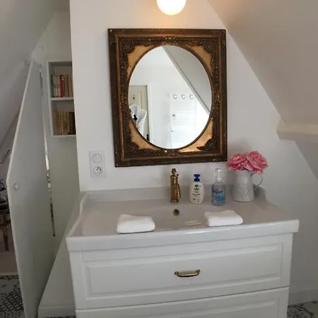 La Romance Et La Romanesque Bed & Breakfast 3*