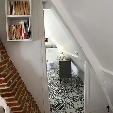 La Romance Et La Romanesque Bed & Breakfast 3*