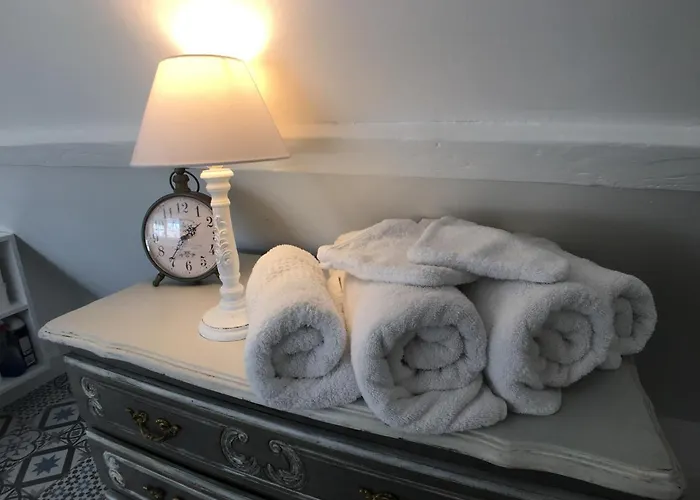 La Romance Et La Romanesque Bed & Breakfast