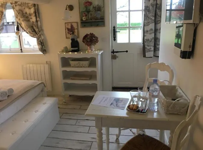 La Romance Et La Romanesque Bed & Breakfast 3*