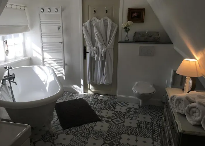 La Romance Et La Romanesque Bed & Breakfast 3*